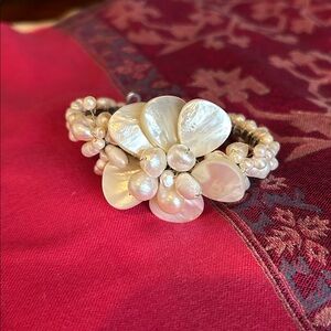Elegant Floral Mother of Pearl Bracelet